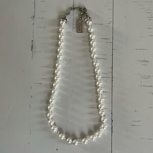 Brighton My Flat in London Pearl Necklace